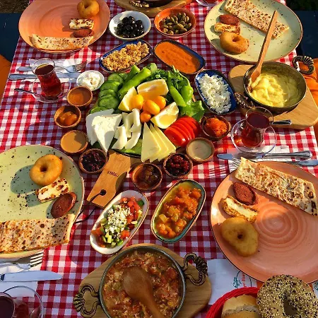 Pine Bay Boutique & Cakistes Restaurant Otel
