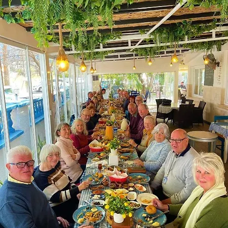 Pine Bay Boutique & Cakistes Restaurant Hotel