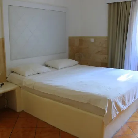 Hotel Pine Bay Boutique & Cakistes Restaurant