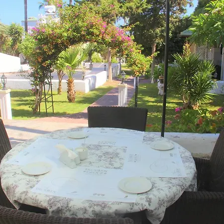 Pine Bay Boutique & Cakistes Restaurant 3*