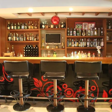 Pine Bay Boutique & Cakistes Restaurant Hotel 3*