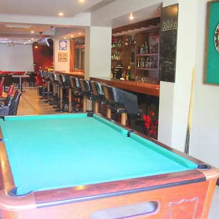 Hotel Pine Bay Boutique & Cakistes Restaurant