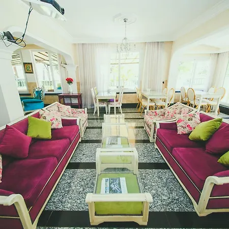 Pine Bay Boutique & Cakistes Restaurant Hotel 3*