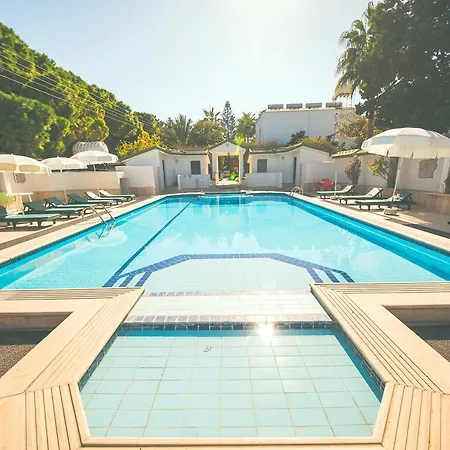 Pine Bay Boutique & Cakistes Restaurant Hotel 3*