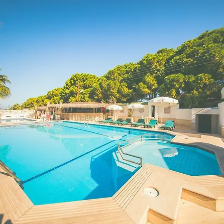 Pine Bay Boutique & Cakistes Restaurant Hotel 3*