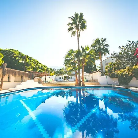 Pine Bay Boutique & Cakistes Restaurant Hotel