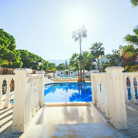 Pine Bay Boutique & Cakistes Restaurant Kyrenia (Northern Cyprus)