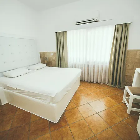 Hotel Pine Bay Boutique & Cakistes Restaurant