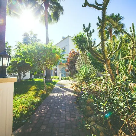 Pine Bay Boutique & Cakistes Restaurant Hotel 3*