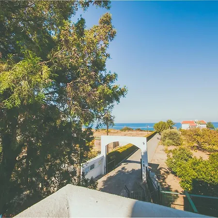 Pine Bay Boutique & Cakistes Restaurant