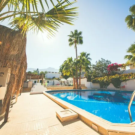 Hotel Pine Bay Boutique & Cakistes Restaurant