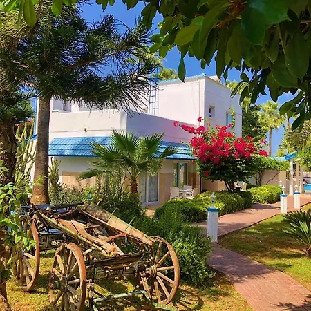 Hotel Pine Bay Boutique & Cakistes Restaurant Cirénia