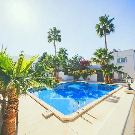 Pine Bay Boutique & Cakistes Restaurant Hotel Cirénia