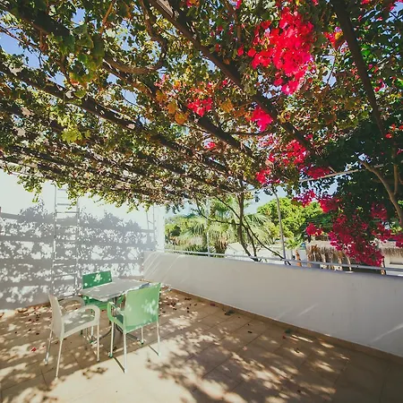 Pine Bay Boutique & Cakistes Restaurant Cirénia